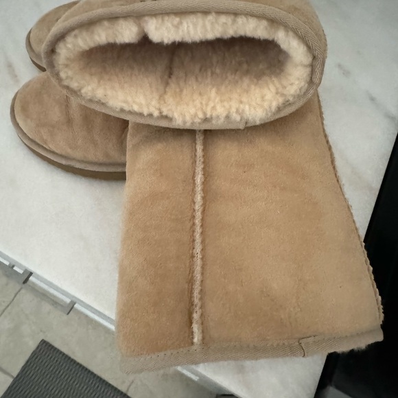 Uggs leather suede boots - Picture 2 of 3